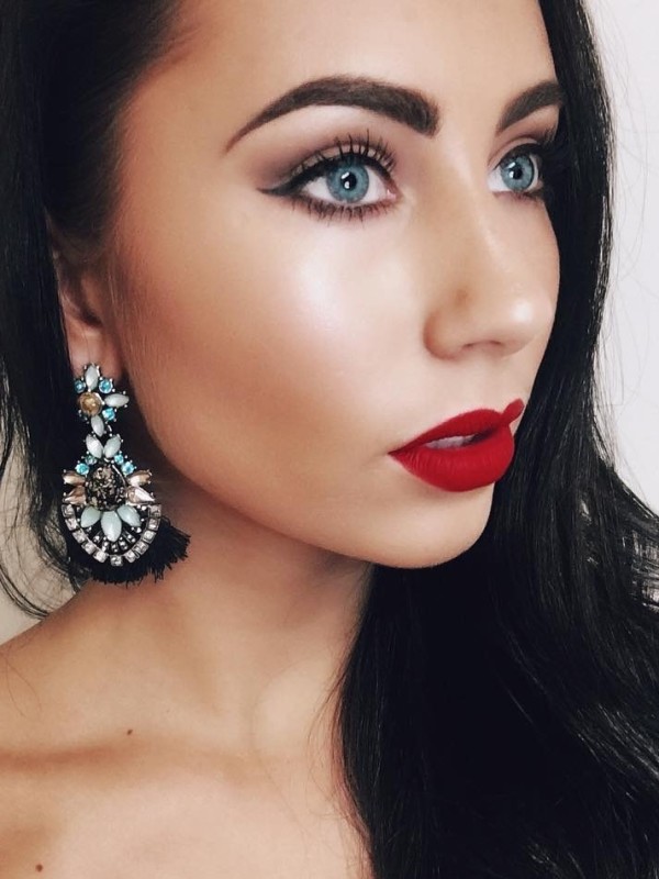 Александра привлекательная девушка из Харцызска цена от 3000 руб